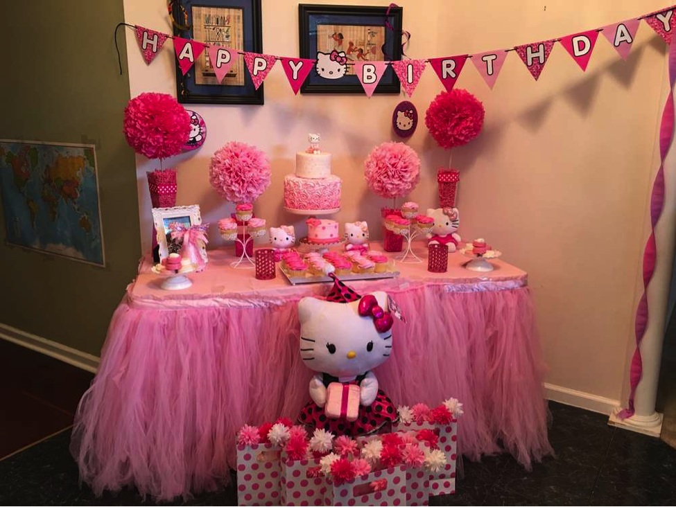 Trang trí tiệc sinh nhật cho bé gái chủ đề mèo Kitty