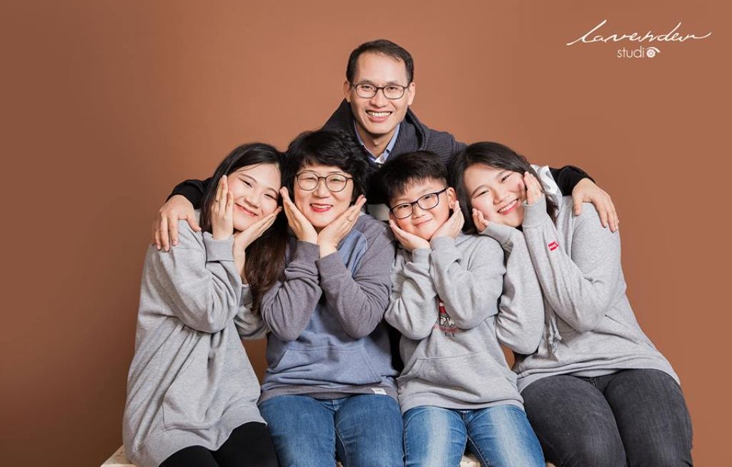 chụp ảnh gia đình đẹp ở Hà Nội với Lavender Studio