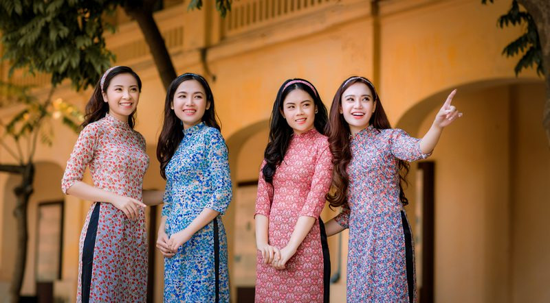 Cách chụp ảnh áo dài tập thể đẹp giúp lưu giữ kỷ niệm hoàn hảo