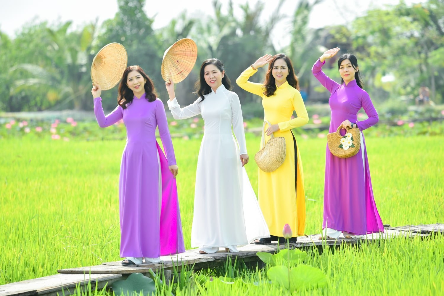 Cách chụp ảnh áo dài tập thể đẹp giúp lưu giữ kỷ niệm hoàn hảo