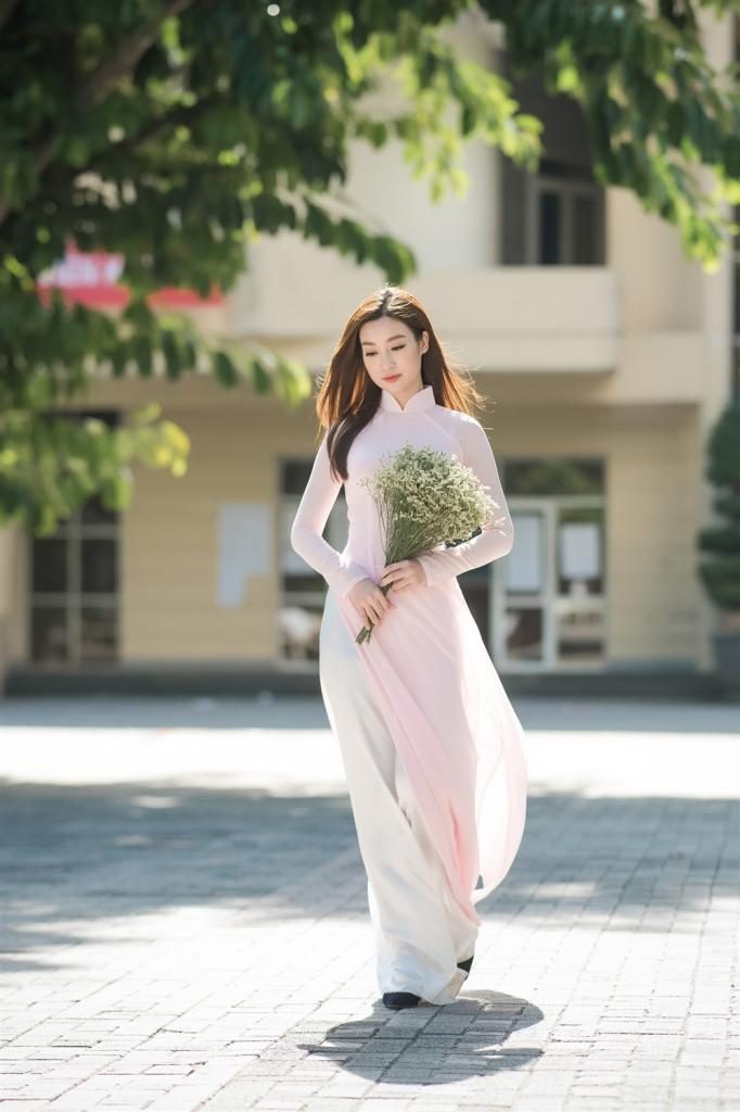 Rộn ràng xuống phố để chụp hình áo dài ngoại cảnh cực ấn tượng