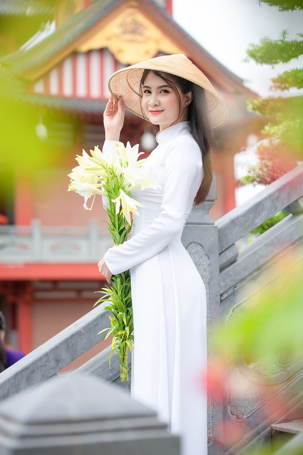 Rộn ràng xuống phố để chụp hình áo dài ngoại cảnh cực ấn tượng