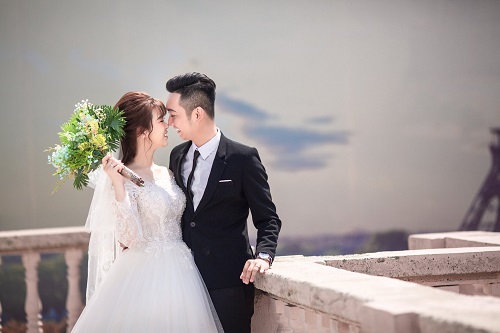 Giải đáp: Chụp hình cưới có nên đeo vàng không?
