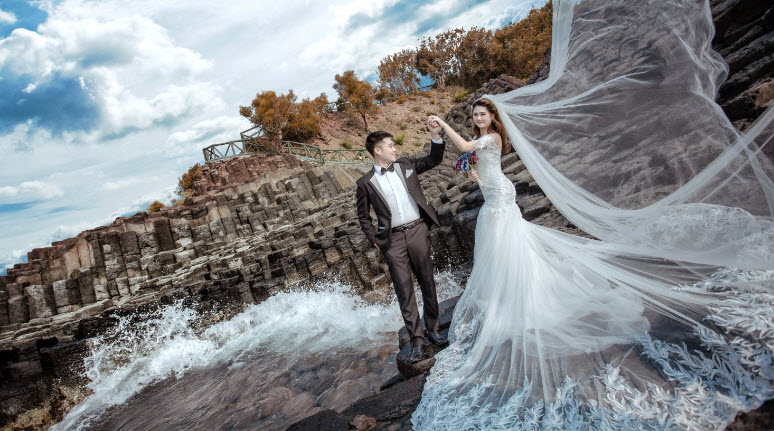 Giải đáp: Chụp hình cưới có nên đeo vàng không?