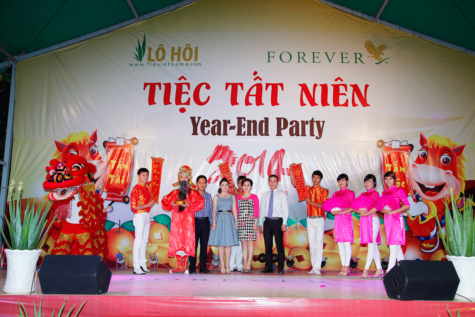 Year end party tại TP.HCM bùng nổ cảm xúc trong từng khung hình Year end party tại TP.HCM bùng nổ cảm xúc trong từng khung hình