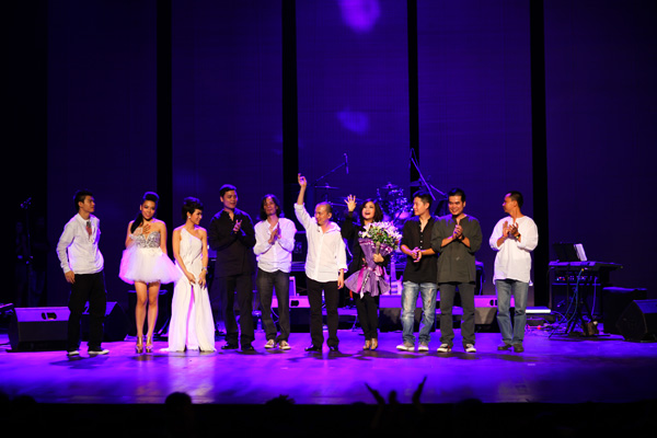 Year end party tại TP.HCM bùng nổ cảm xúc trong từng khung hình Year end party tại TP.HCM bùng nổ cảm xúc trong từng khung hình