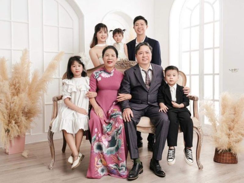 Các studio tăng cường ekip phục vụ nhu cầu chụp ảnh gia đình dịp Tết Nguyên Đán