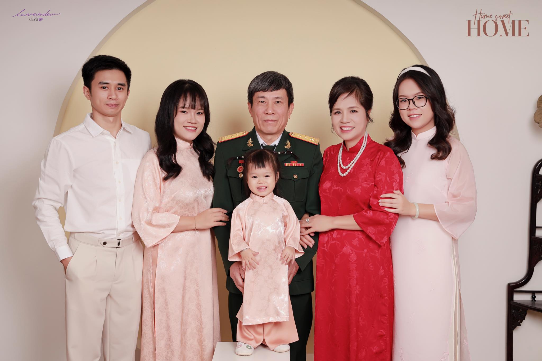 Các studio tăng cường ekip phục vụ nhu cầu chụp ảnh gia đình dịp Tết Nguyên Đán