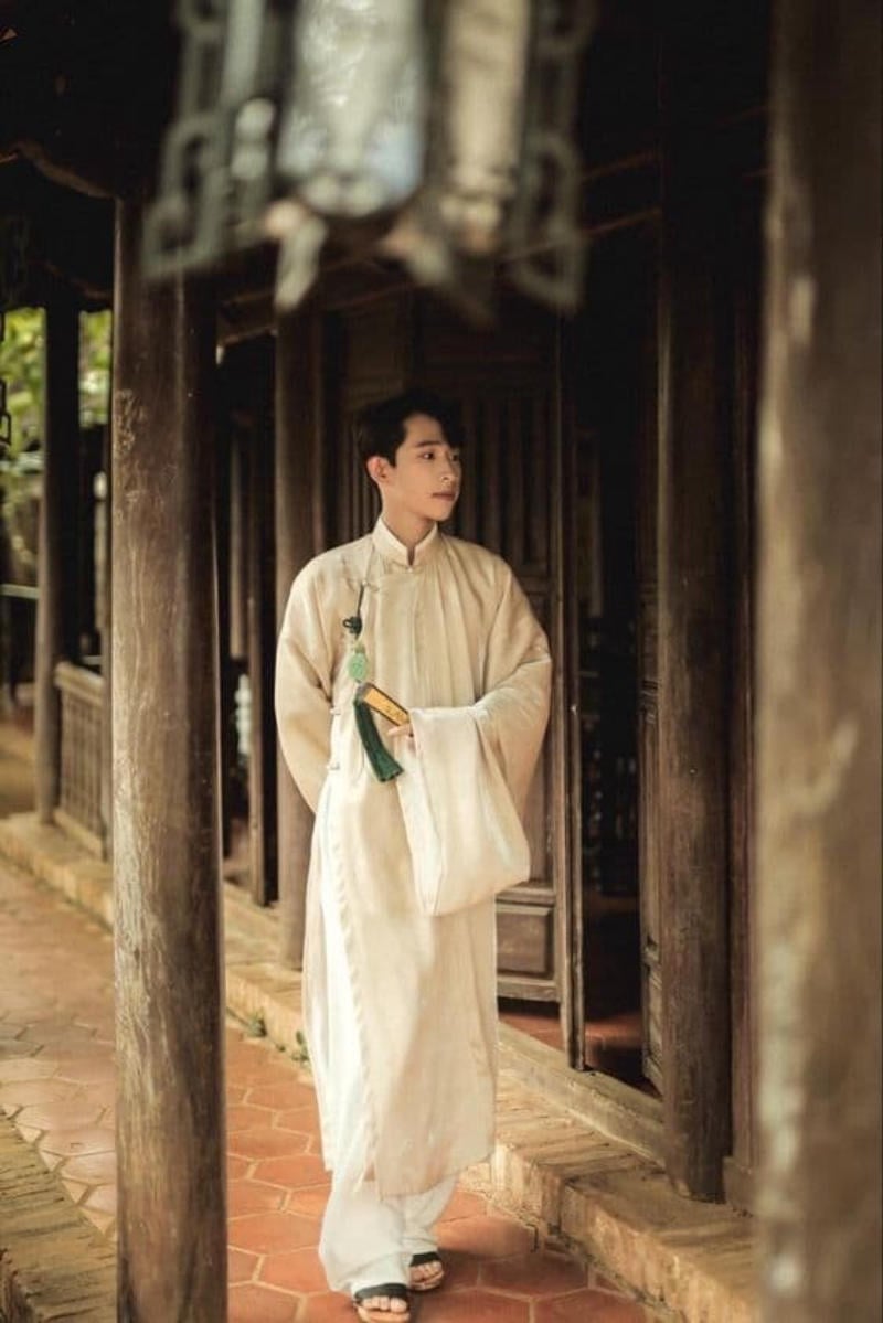 Tạo Dáng Chụp Ảnh Áo Dài Tết 2026-2027 Vừa Truyền Thống Vừa Hiện Đại