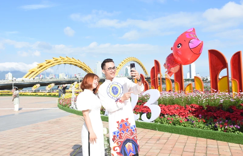 Trải nghiệm chụp ảnh Tết 2026 miễn phí tại Đà Nẵng