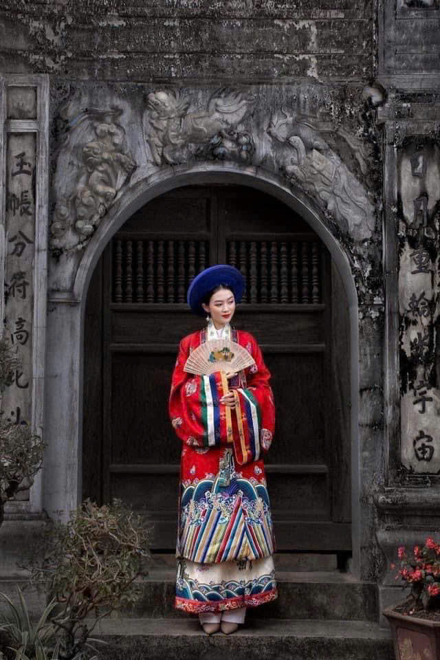 Tạo Dáng Chụp Ảnh Áo Dài Tết 2026-2027 Vừa Truyền Thống Vừa Hiện Đại