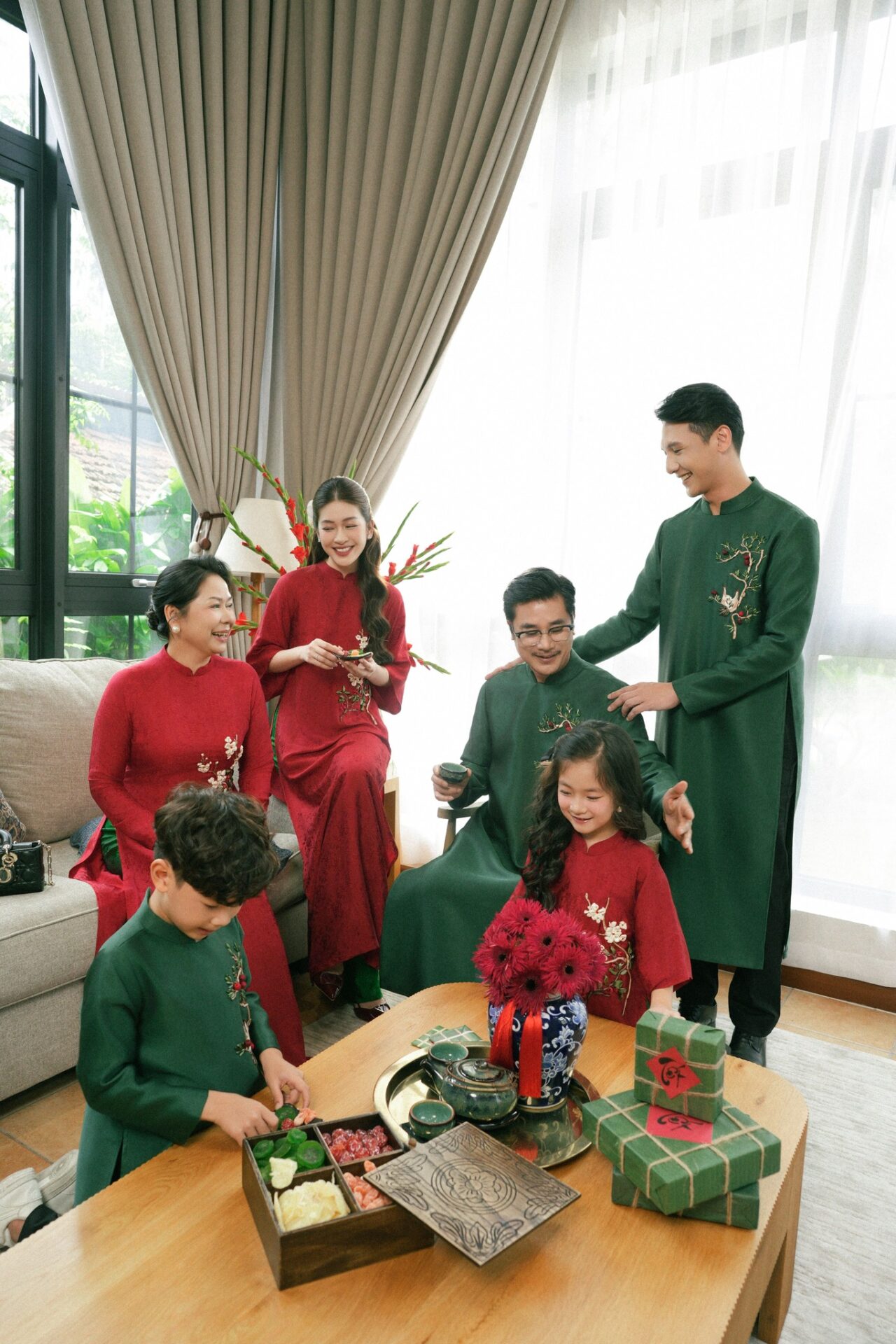 Báo giá chụp ảnh gia đình Tết 2026 tại Hà Nội mới nhất & chi tiết