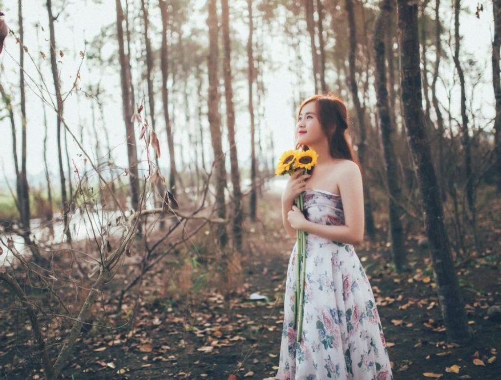 Chụp ảnh chân dung ngoại cảnh: Mẹo chọn background và ánh sáng