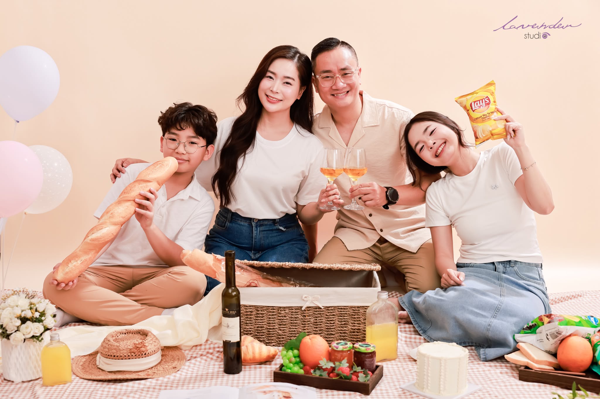 Chụp ảnh gia đình phong cách Hàn Quốc - xu hướng mới nhất 2024-2025 Chụp ảnh gia đình phong cách Hàn Quốc - xu hướng mới nhất 2024-2025
